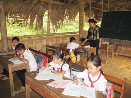 Gieo chữ ở vùng hồ thủy điện Hòa Bình